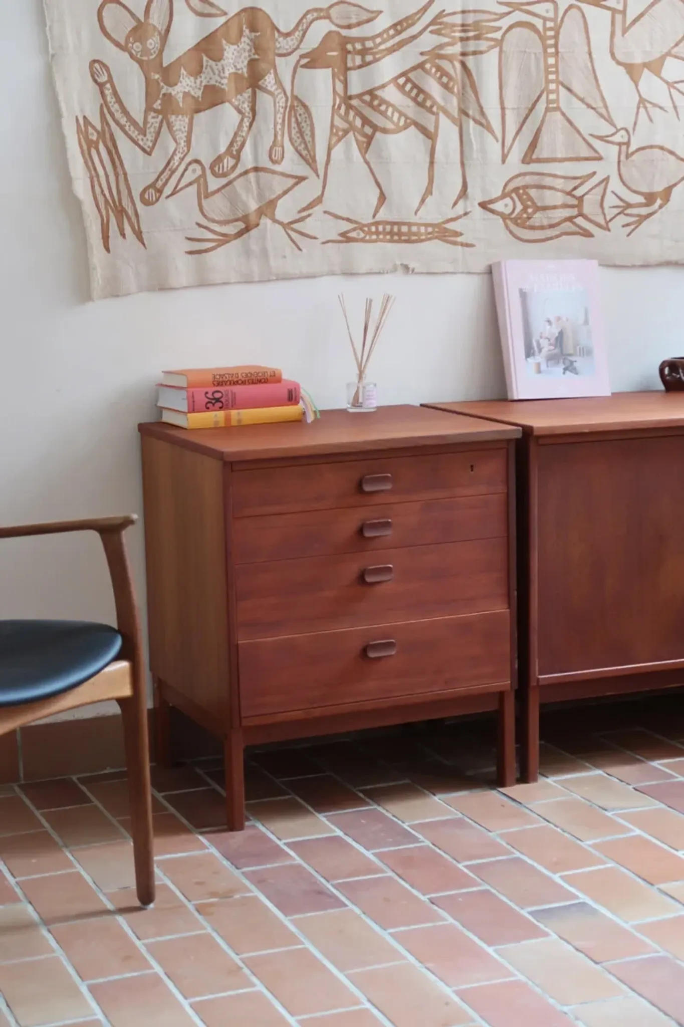 Ulferts chest of drawers from the 1960s with integrated handles.
