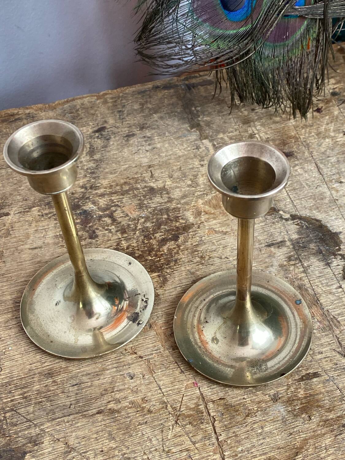 Pair of candlesticks, minimalist design in brass