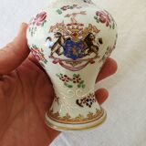 Small porcelain pot hand-painted by Samson Paris, Compagnie d style.