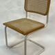 Chaise Cesca modèle b32 en blanc et bois par Marcel Breuer
