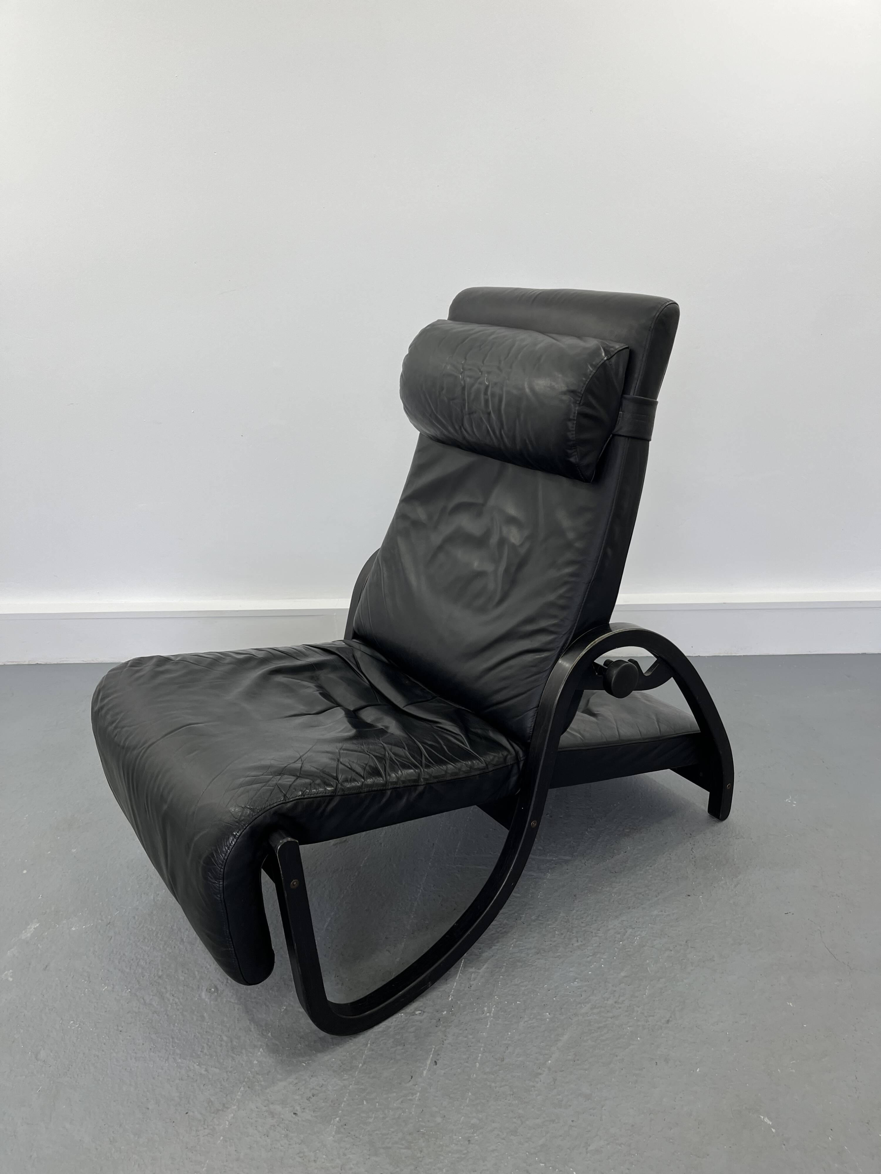 Sinus lying leather black chair from westnofa, 1970s