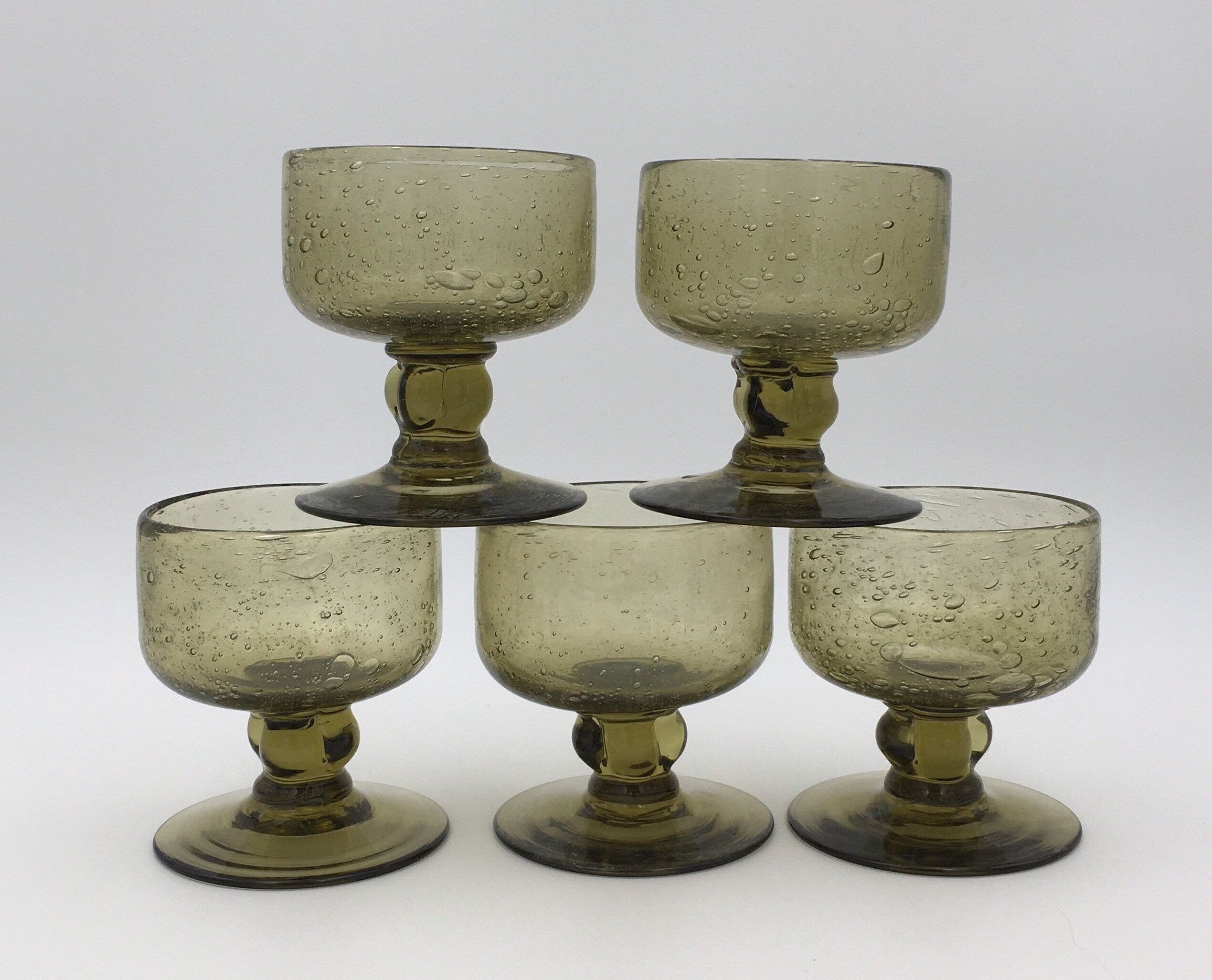 Cinq verres à pied vintage Biot, verre soufflé fumé à inclusions de bulles - années 1960