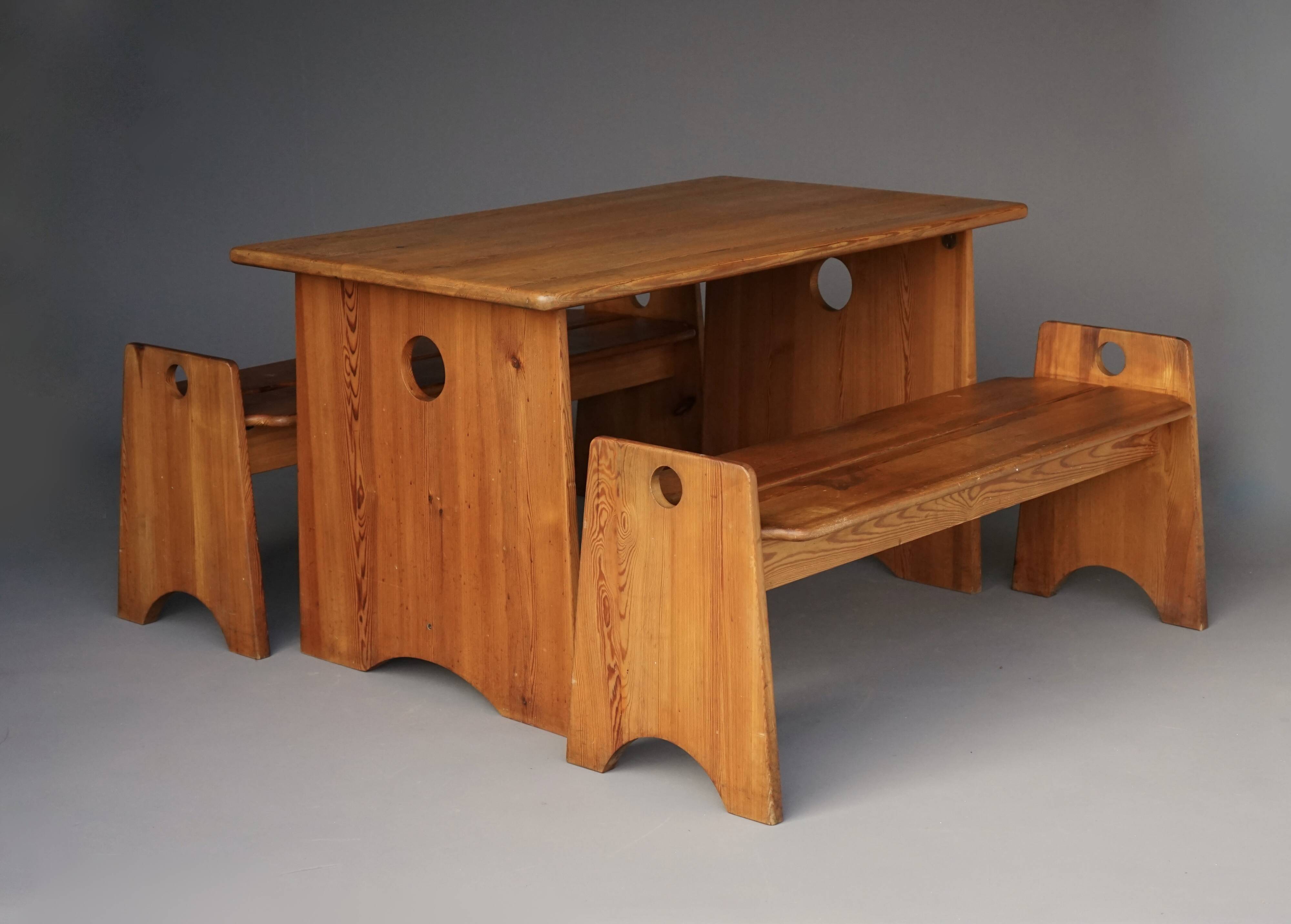 Ensemble de bancs en pin suédois du milieu du siècle par Gilbert Marklund, années 1960