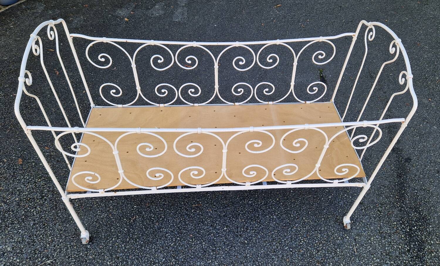 bed child iron bench