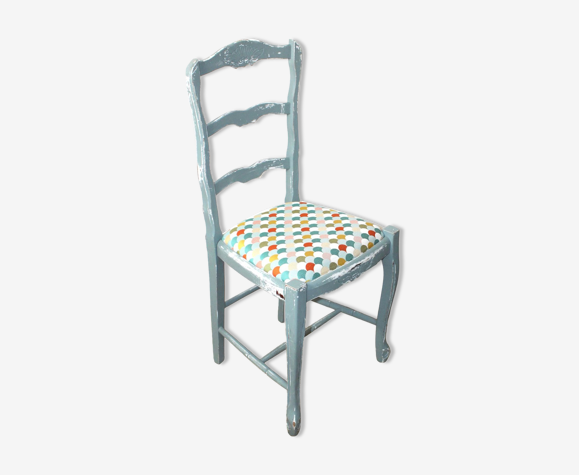 Chaise ancienne et colorée