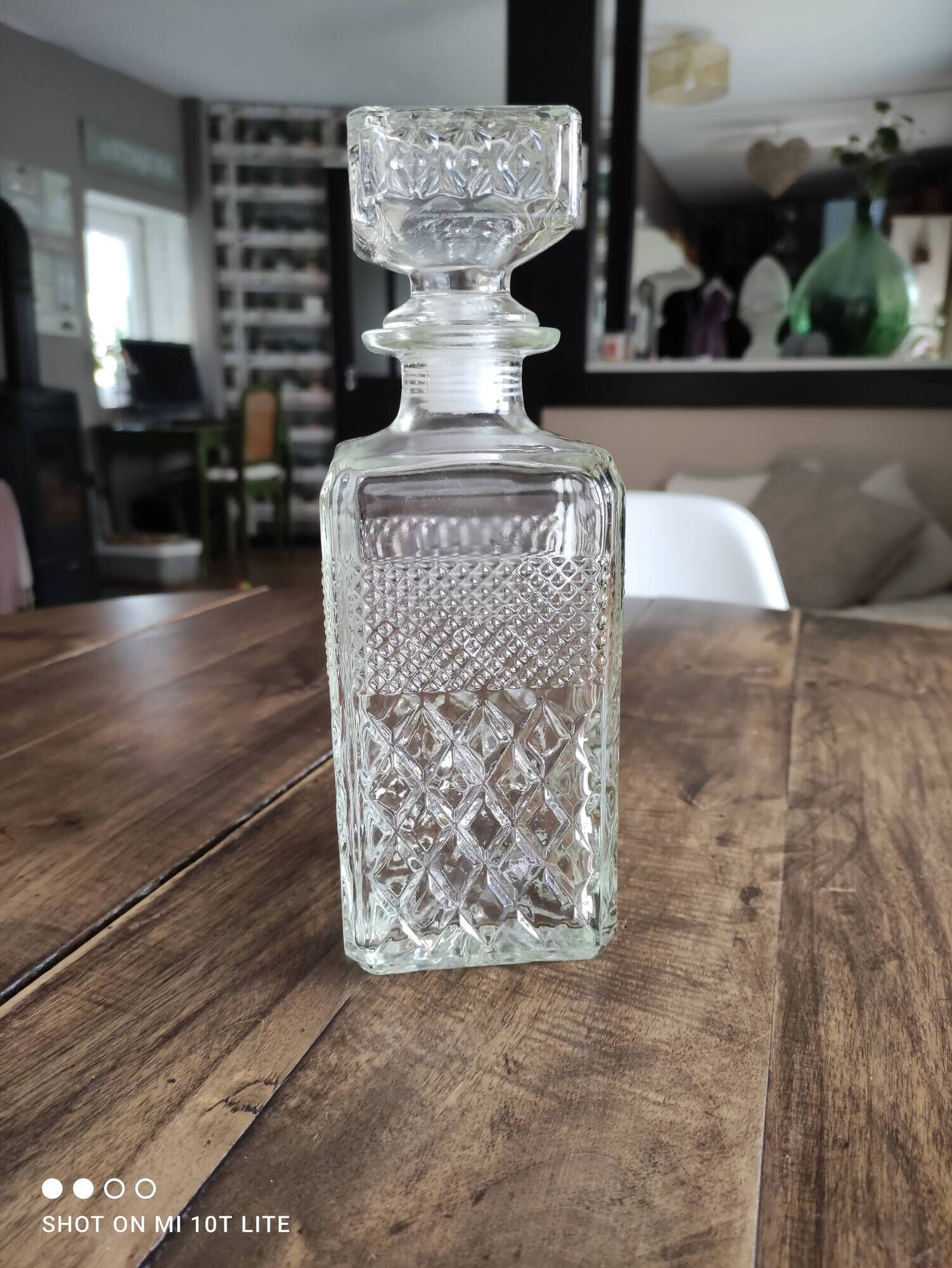 Carafe à whisky carrée en verre facetté et bouchon hermétique