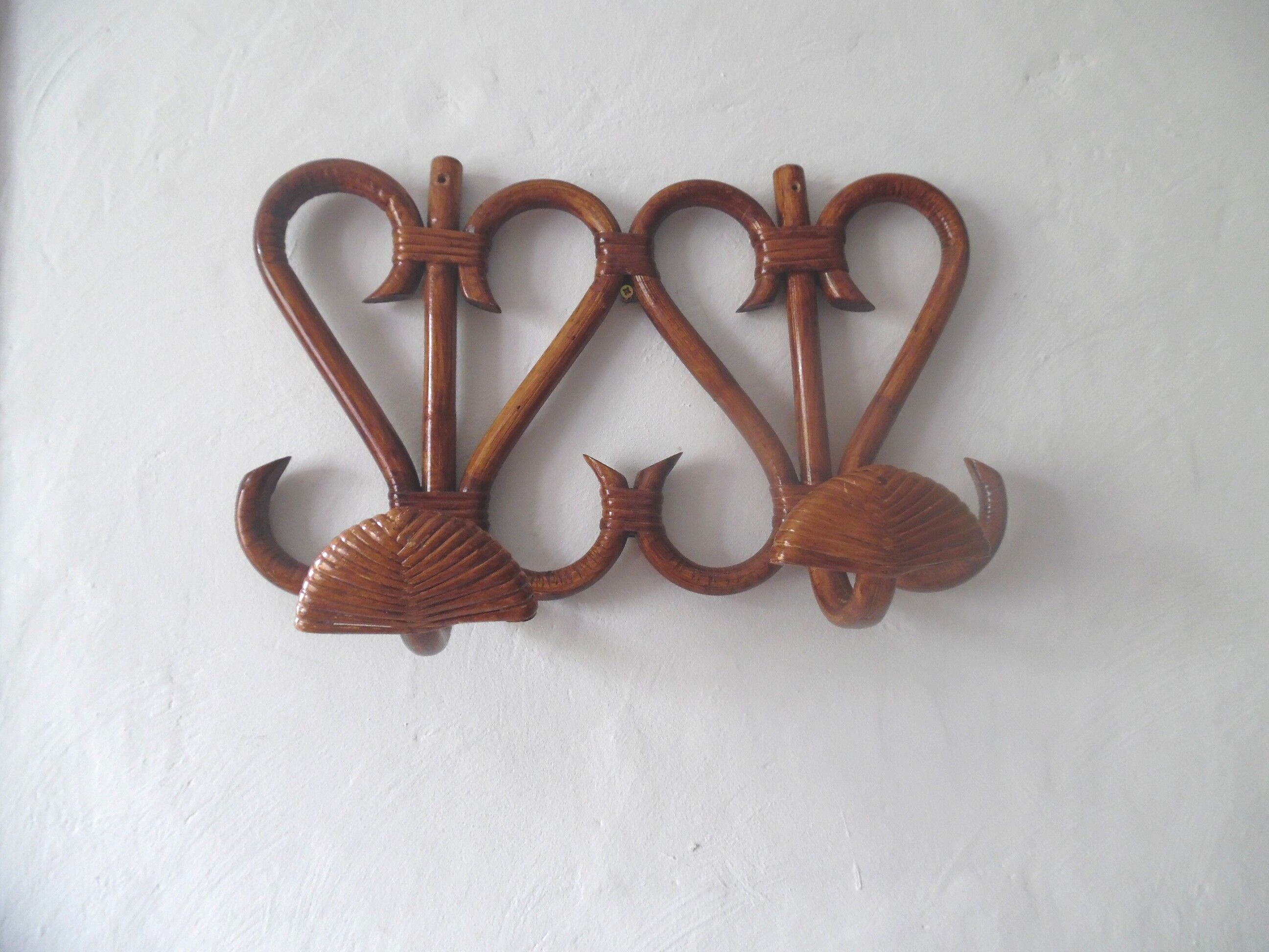 Rattan hanger