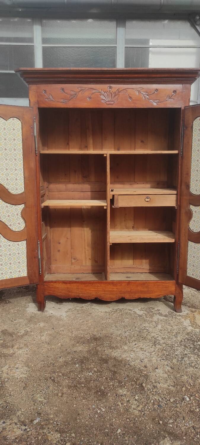 Old 19th century Forézienne cabinet in Bressane oak wood