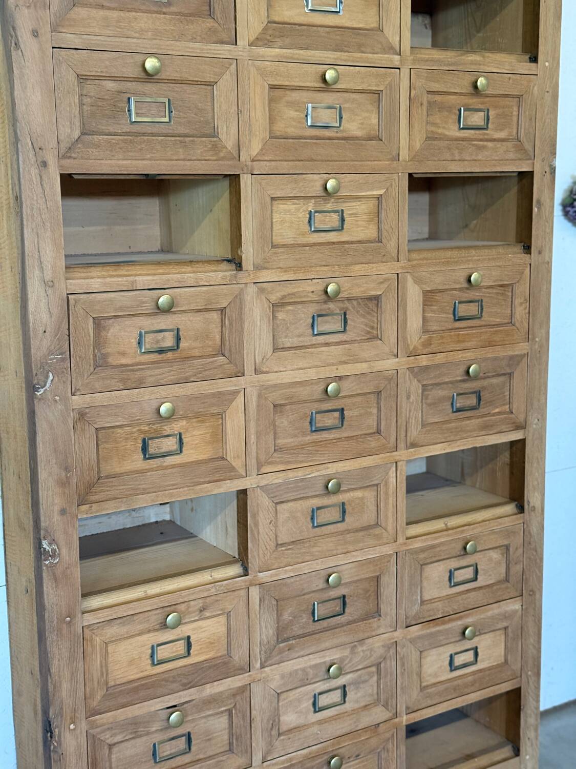 Notary cabinet with drawers