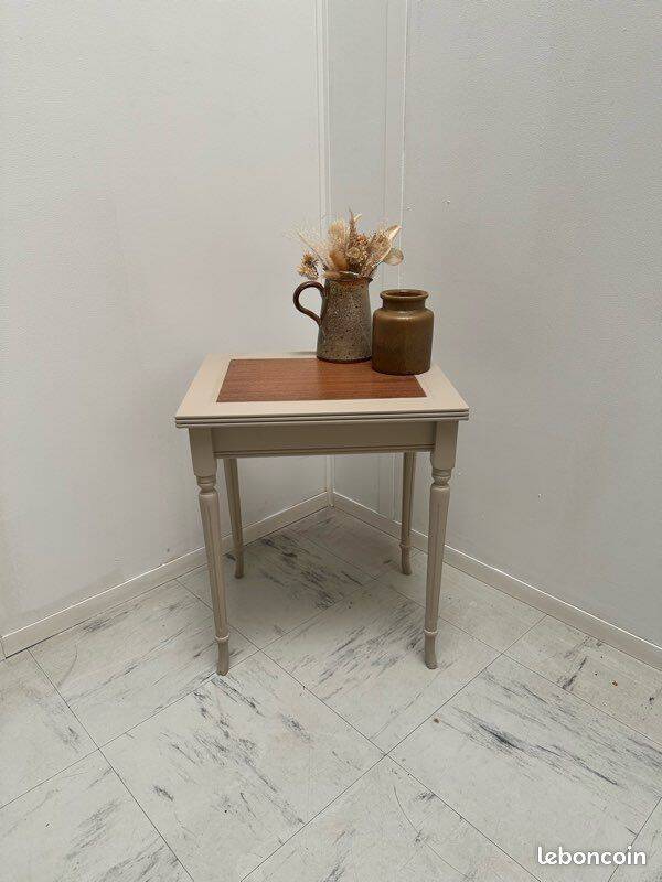 Taupie coffee table