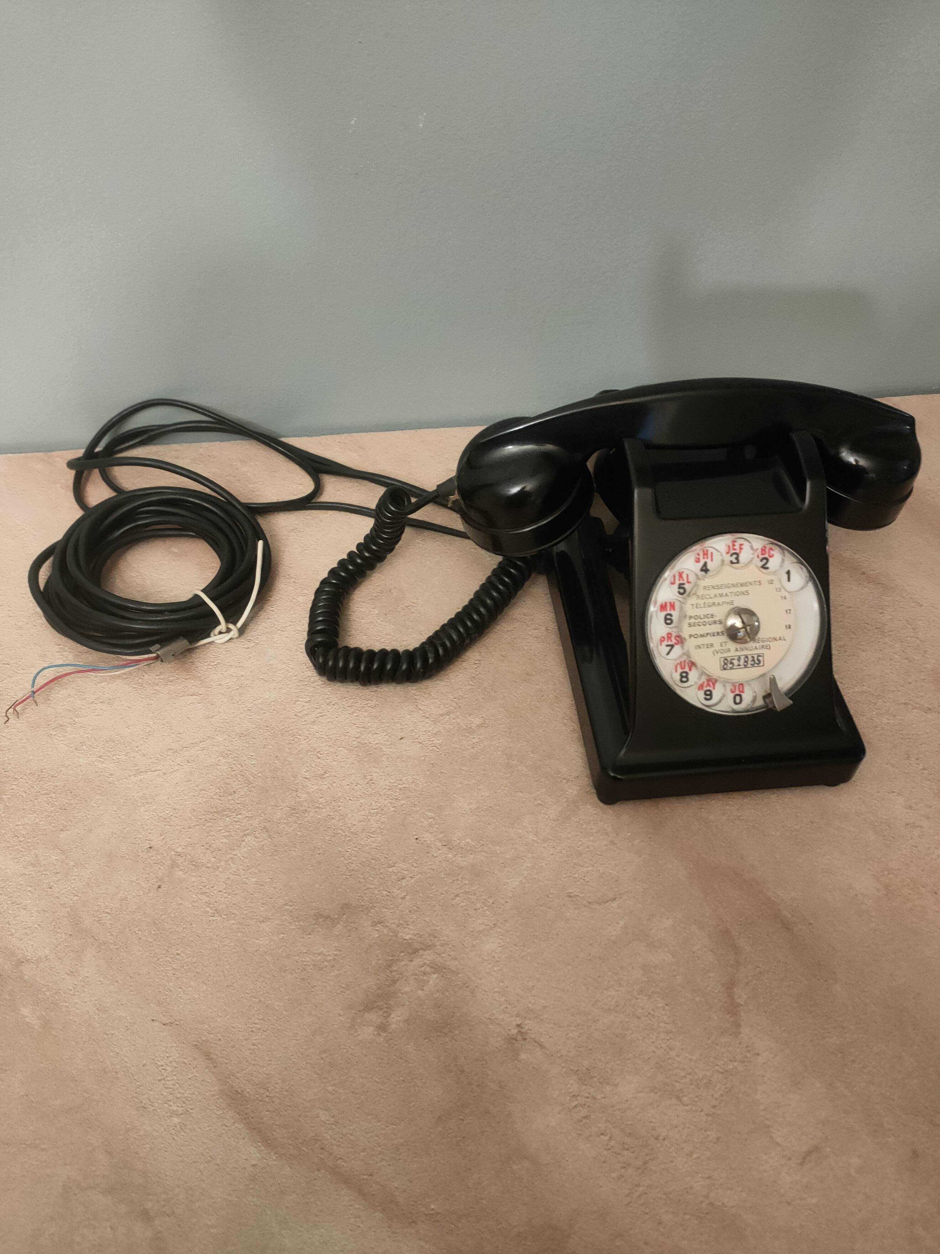 Black bakelite telephone, 1950s