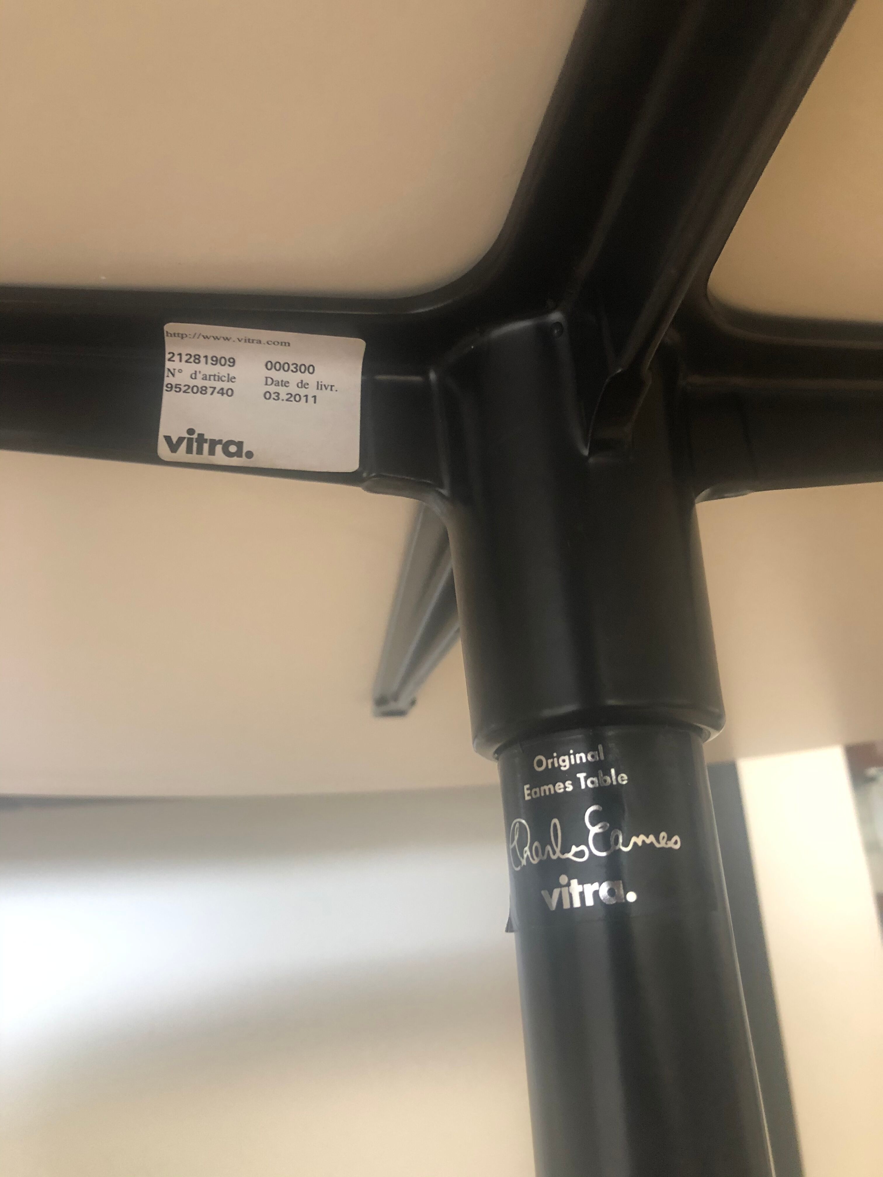 Segmented round table by Charles & Ray Eames for Vitra 120 cm