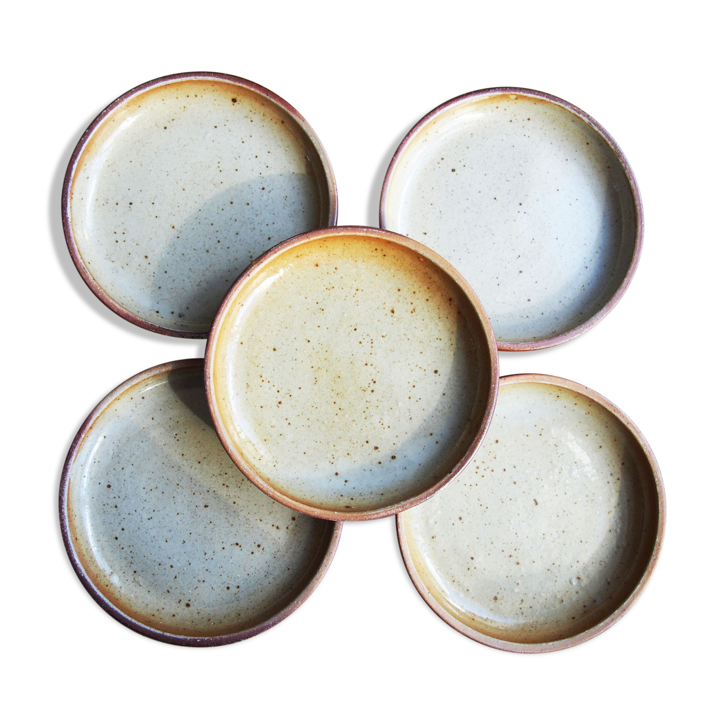 5 small plates in sandstone