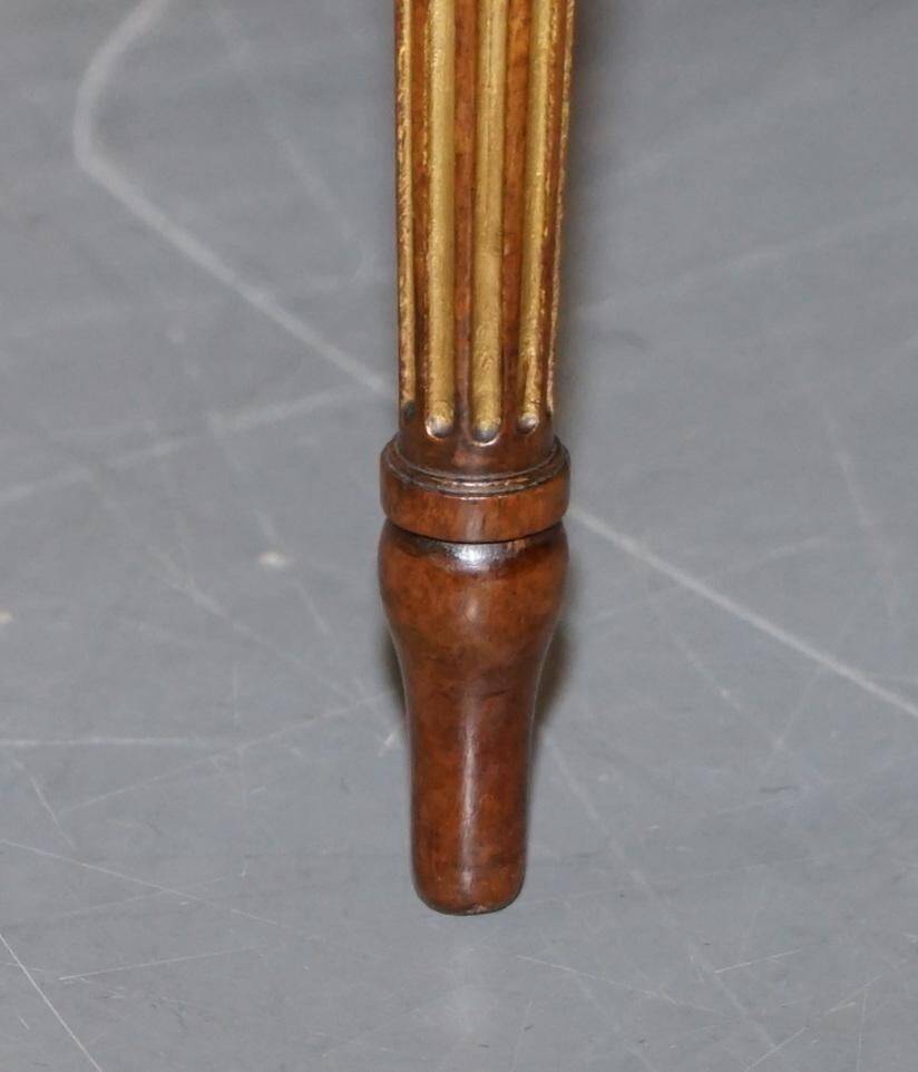 Paire de Chaises d'Appoint Sculptées en Bois Doré