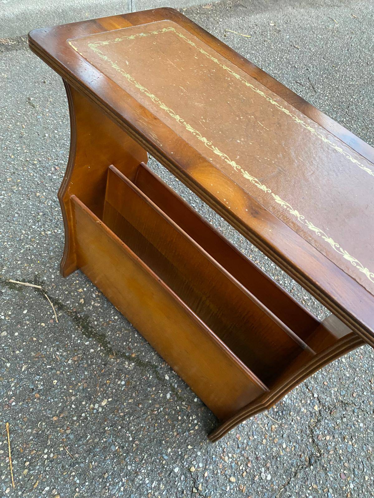 English magazine holder in wood and brown leather