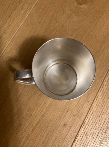 Mug en métal argenté anglais