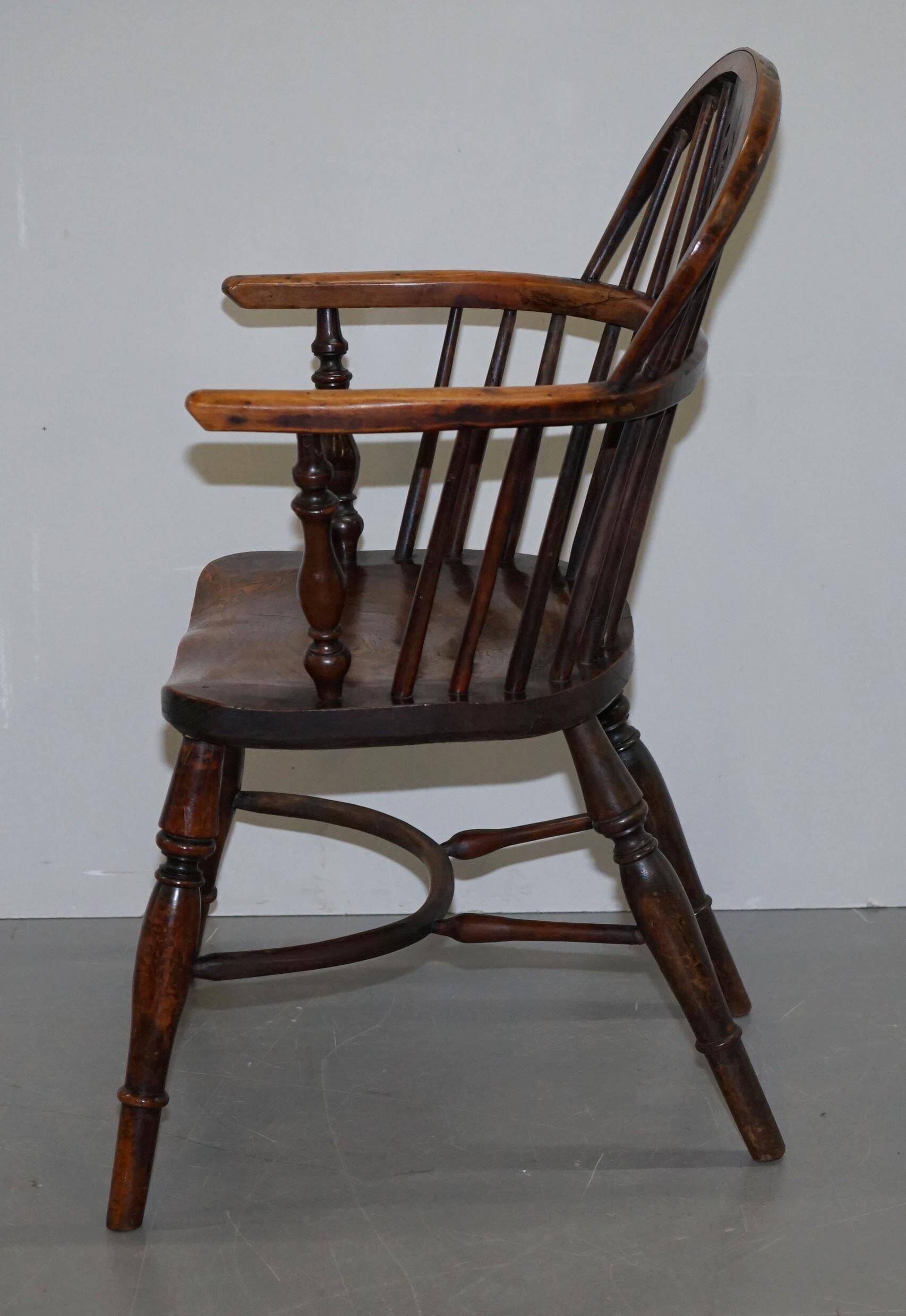 Windsor chair in solid elm circa 1860 - English furniture