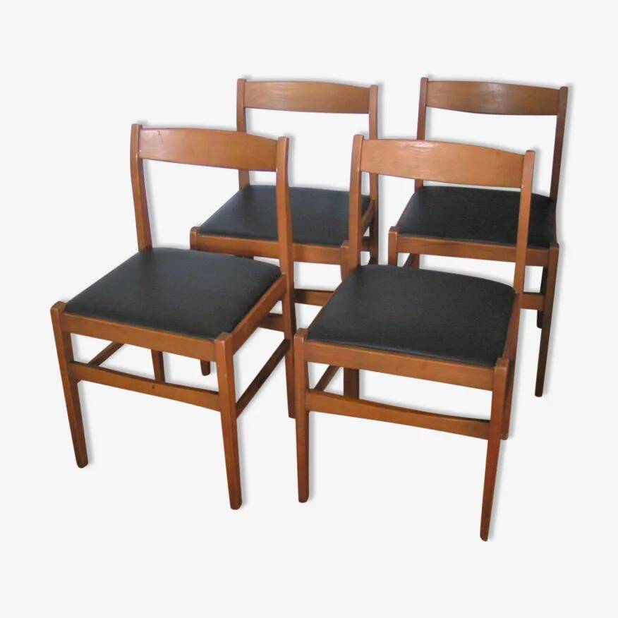 Set of 4 wooden chairs