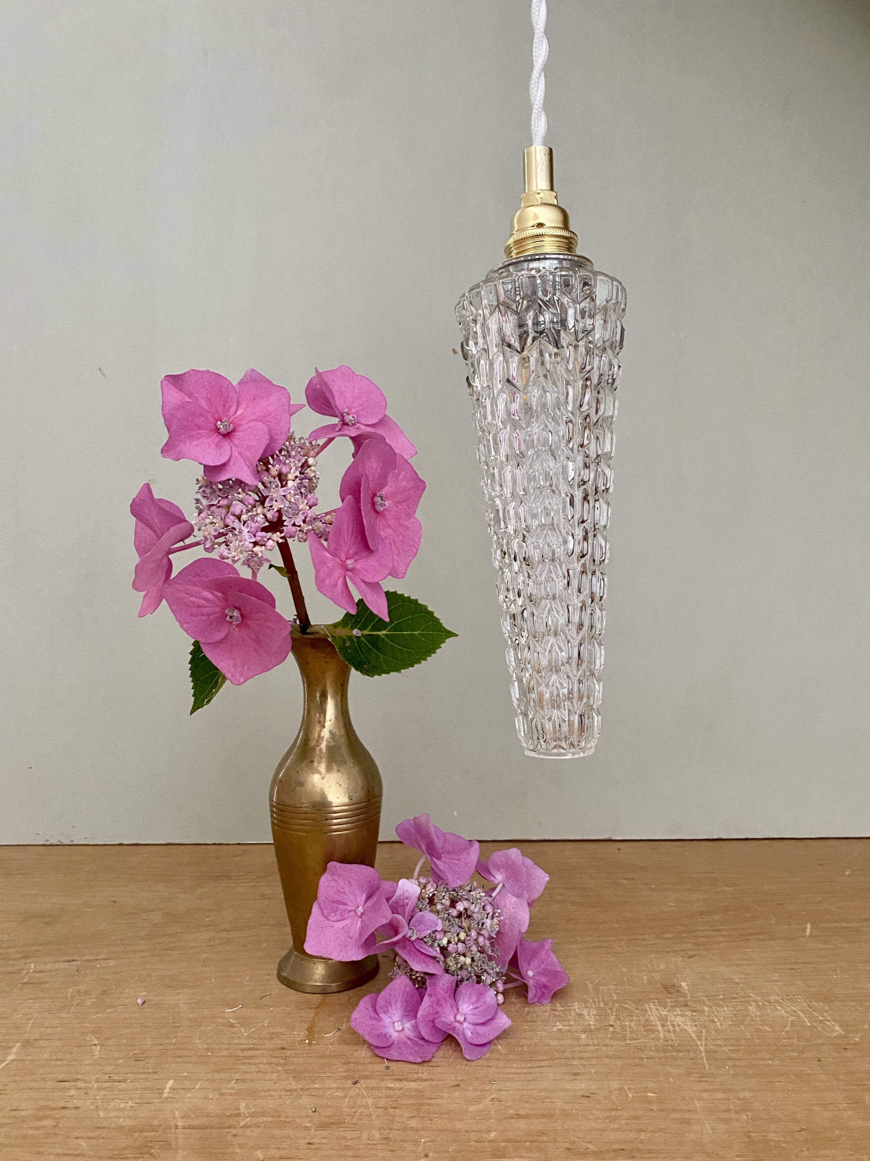 Suspension tulipe vintage en verre moulé