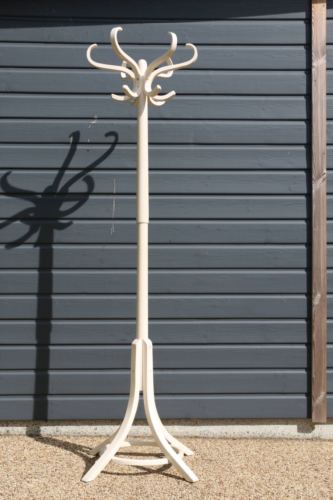 Baumann white parrot coat rack