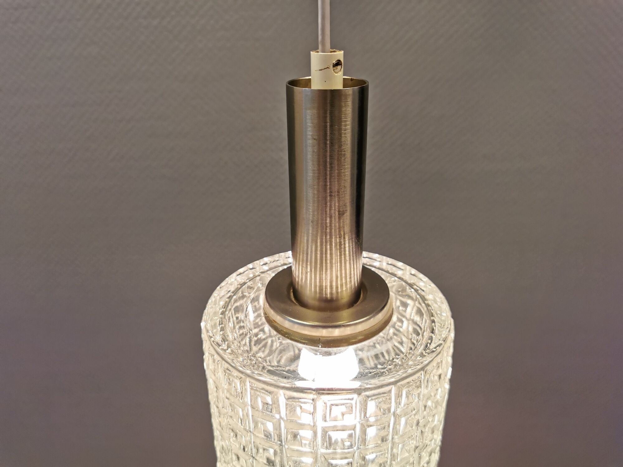 Small hanging lamp in transperant crystal glass