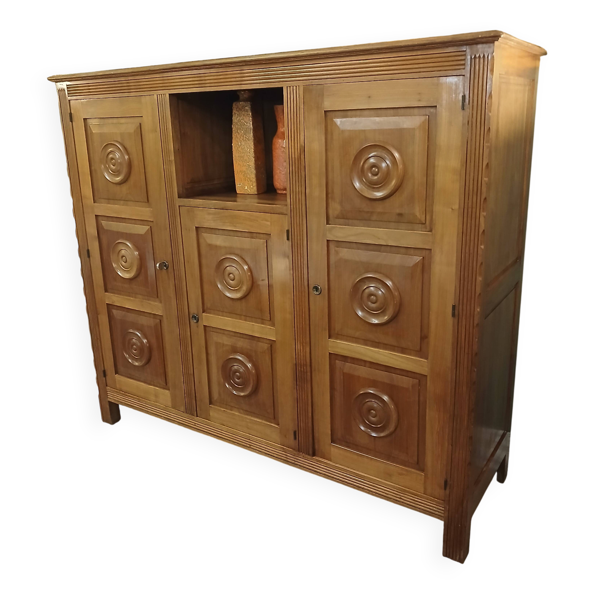 Buffet de style brutaliste