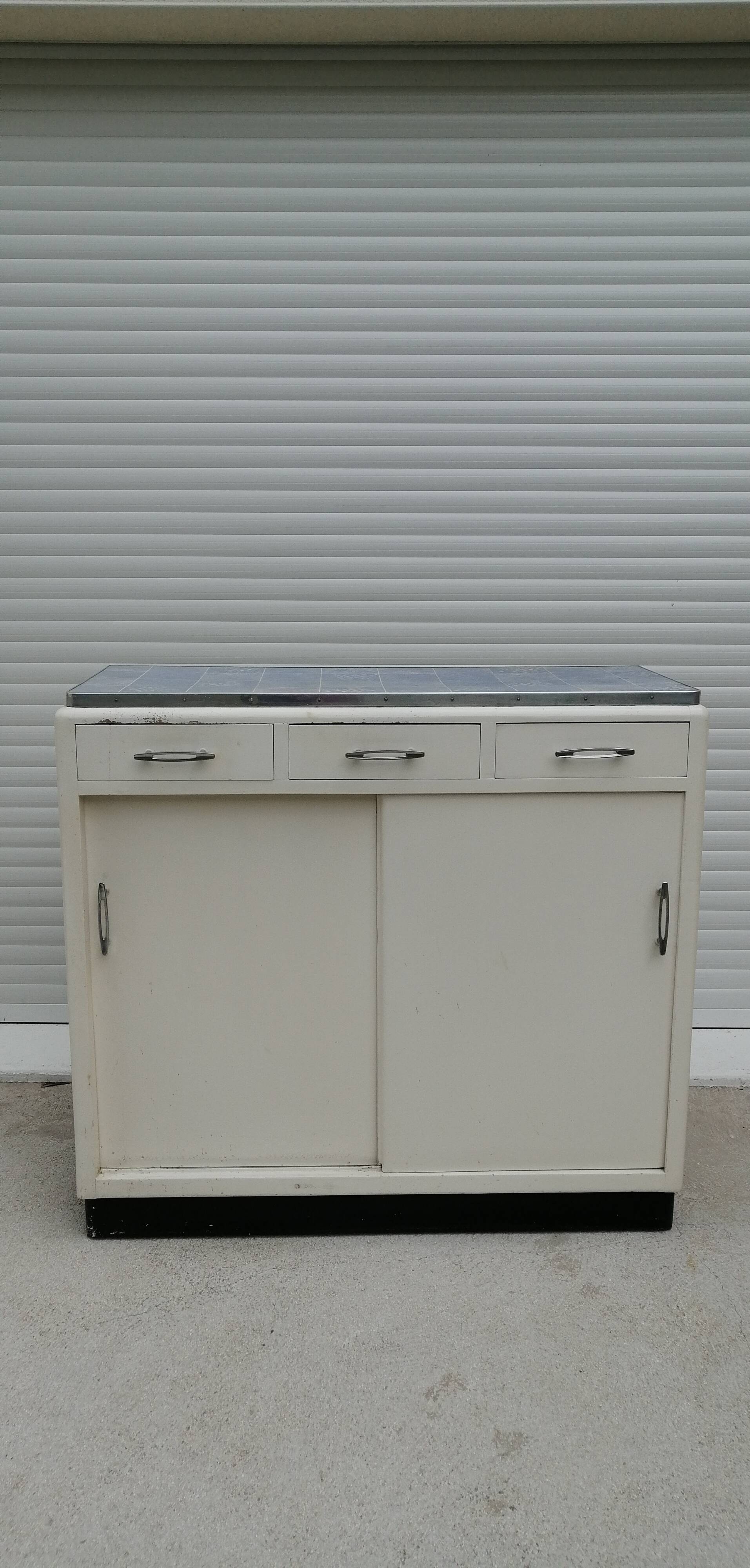 Buffet sliding doors 50/60 years