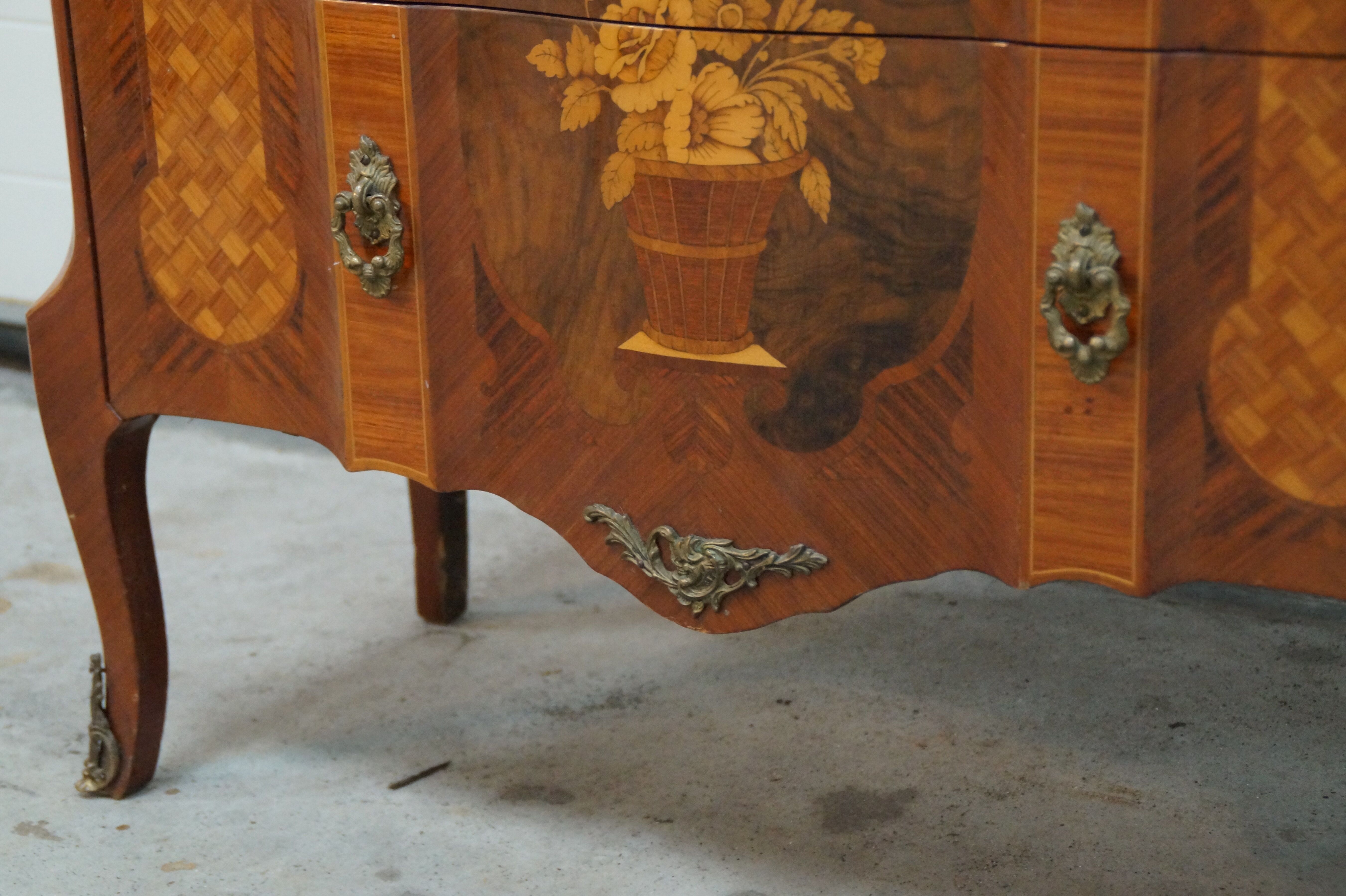 Commode marquetée