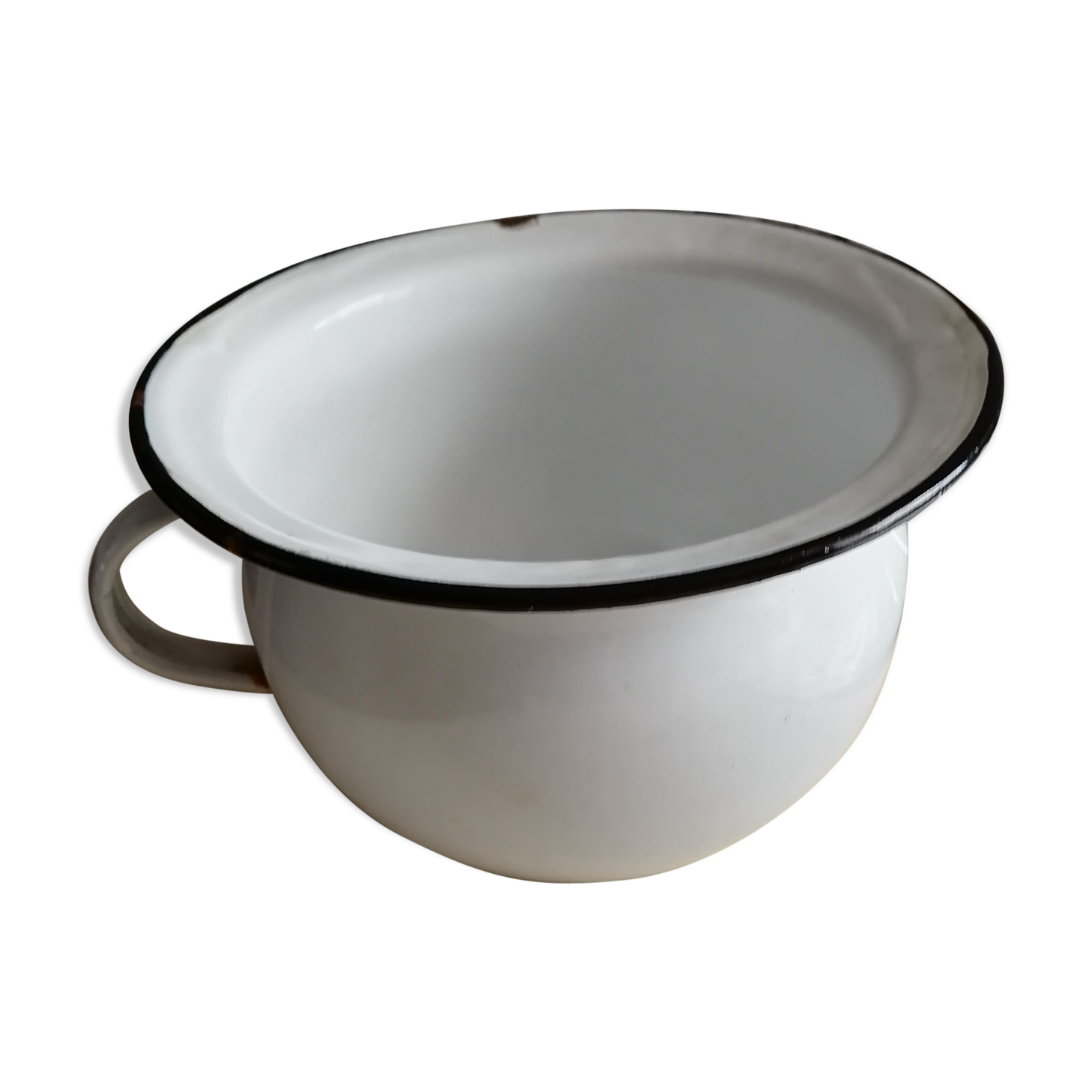 1900 white enamelled pot