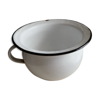 1900 white enamelled pot
