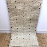 Moroccan Berber carpet corridor Beni Ouarain with black polka dots 2.97x0.77m