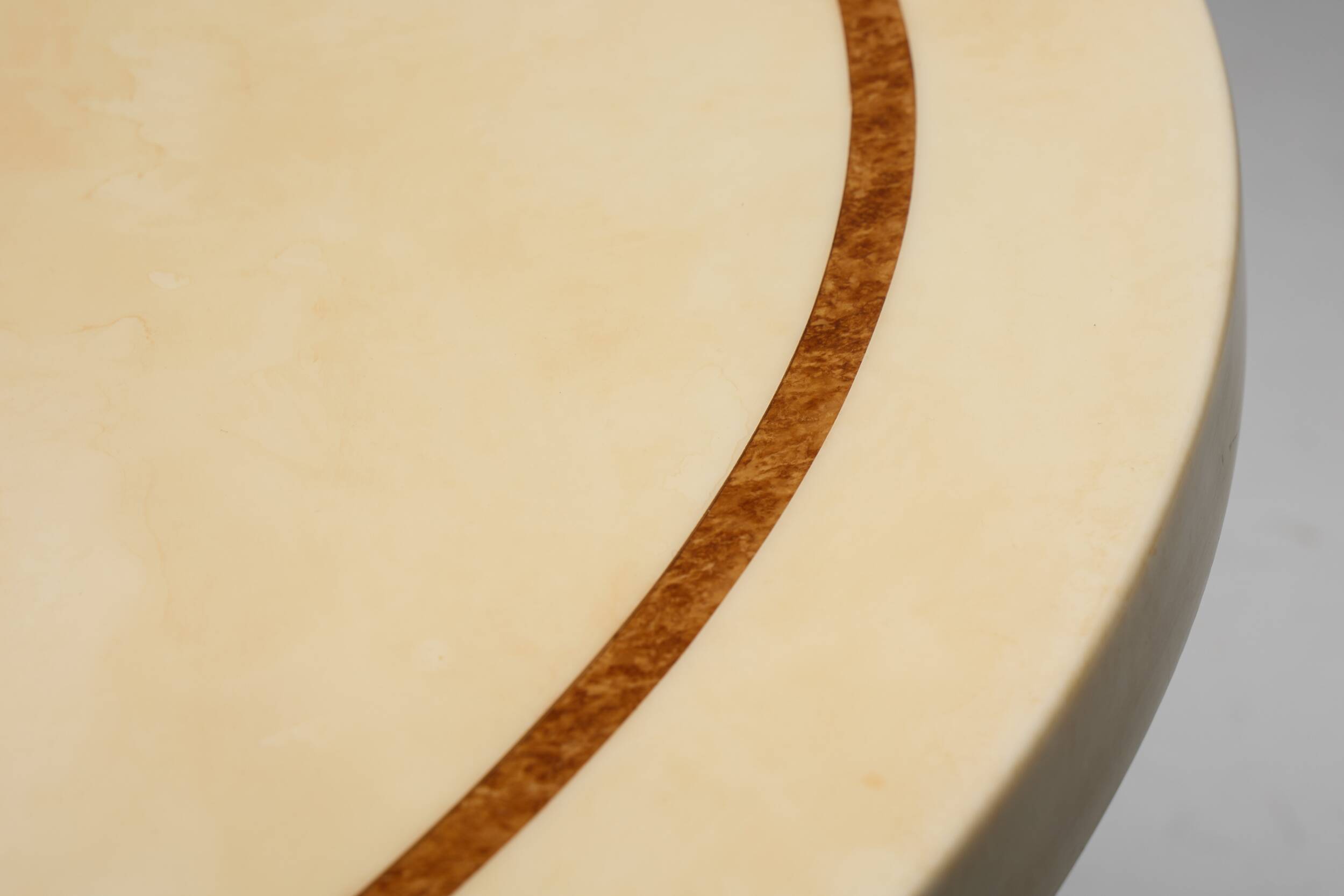 Table laquée imitation marbre de Jean Claude Mahey, France, années 1970