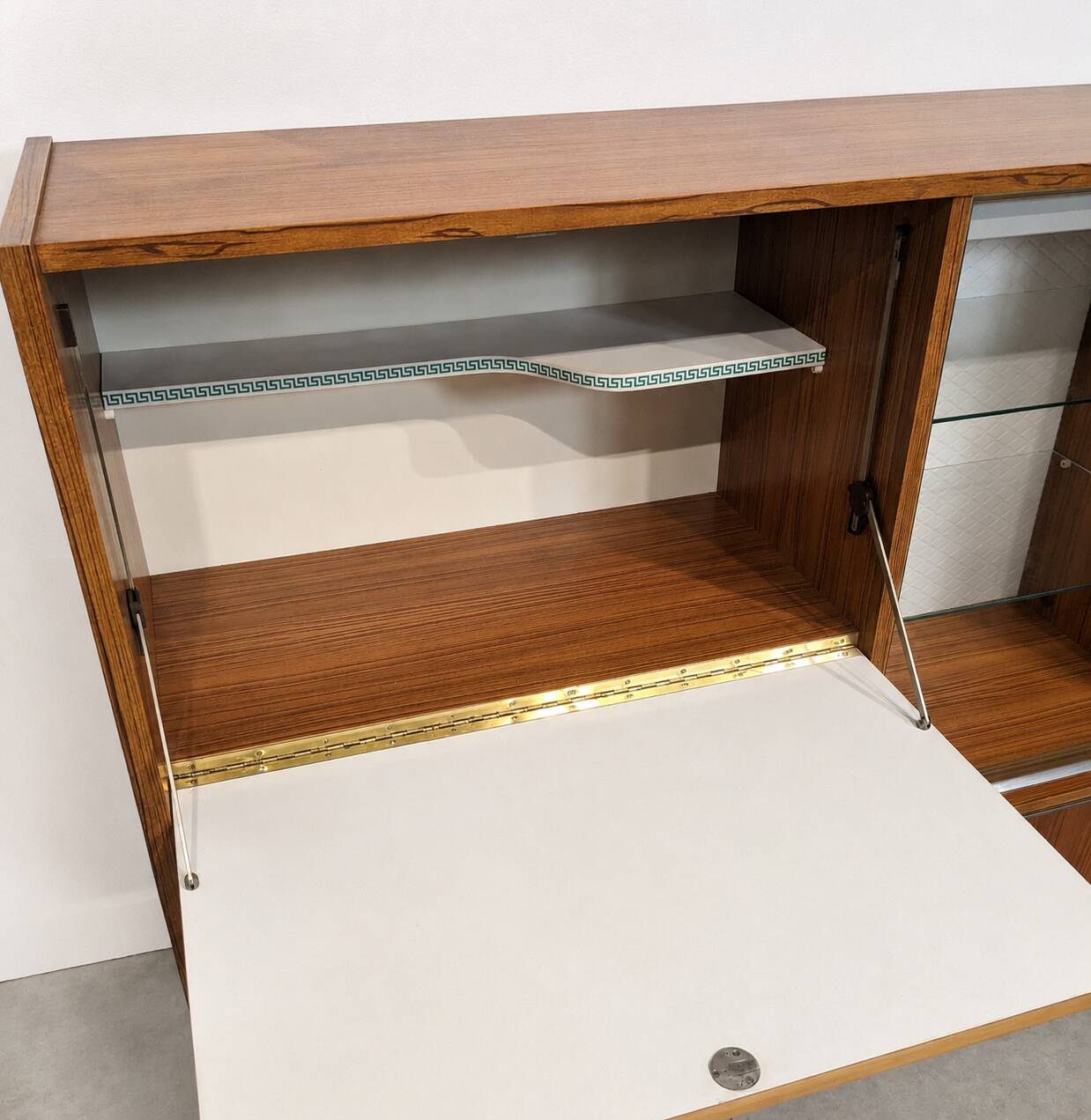 Vintage 1960s sideboard cabinet