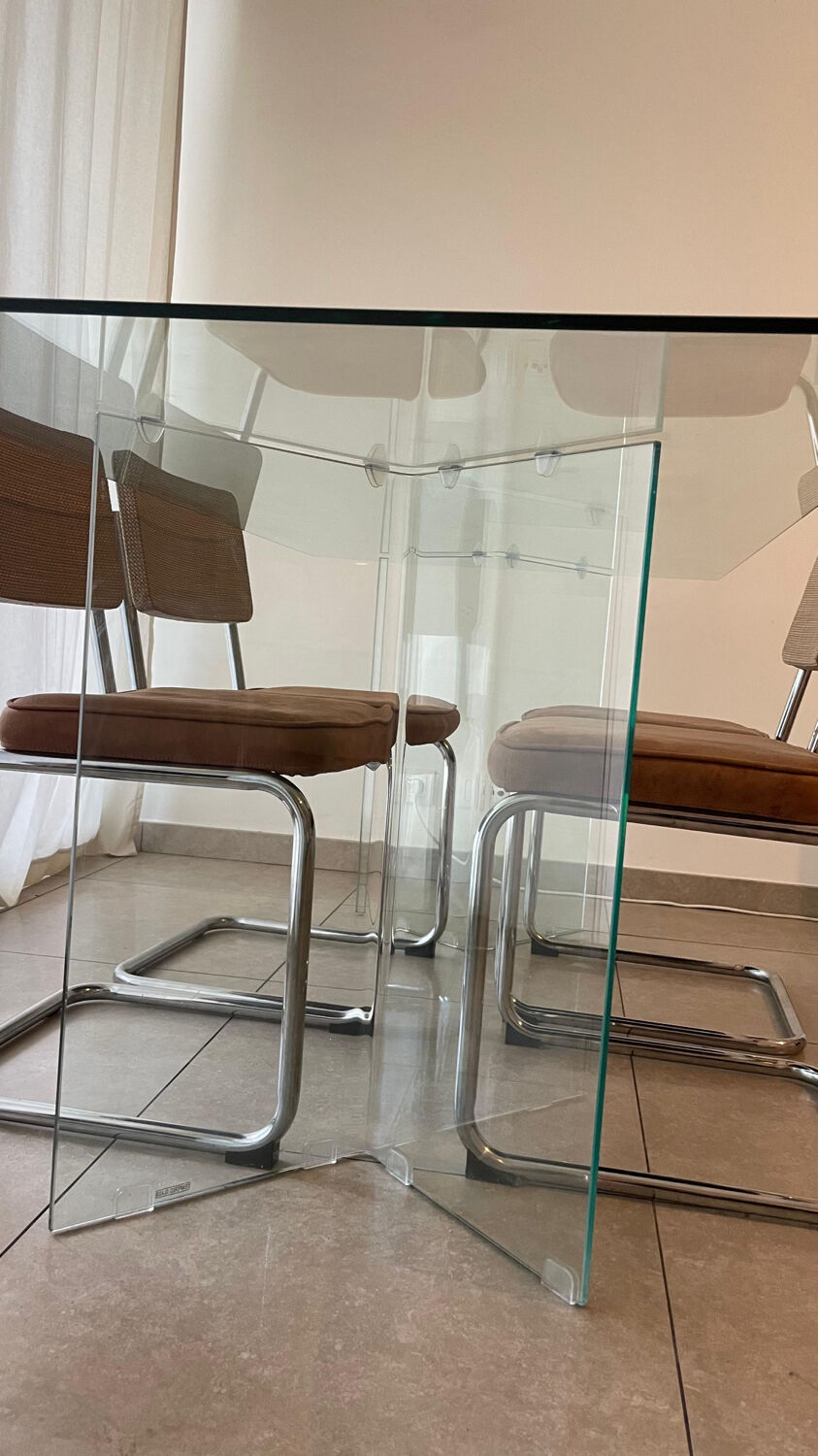 Design glass dining table & 4 vintage 70s/80s style chairs