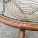 Table basse osier et verre vintage