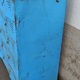 Casier ancien en métal bleu avec plateau bois