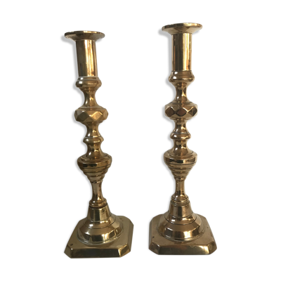 Paire de bougeoirs victoriens en bronze doré