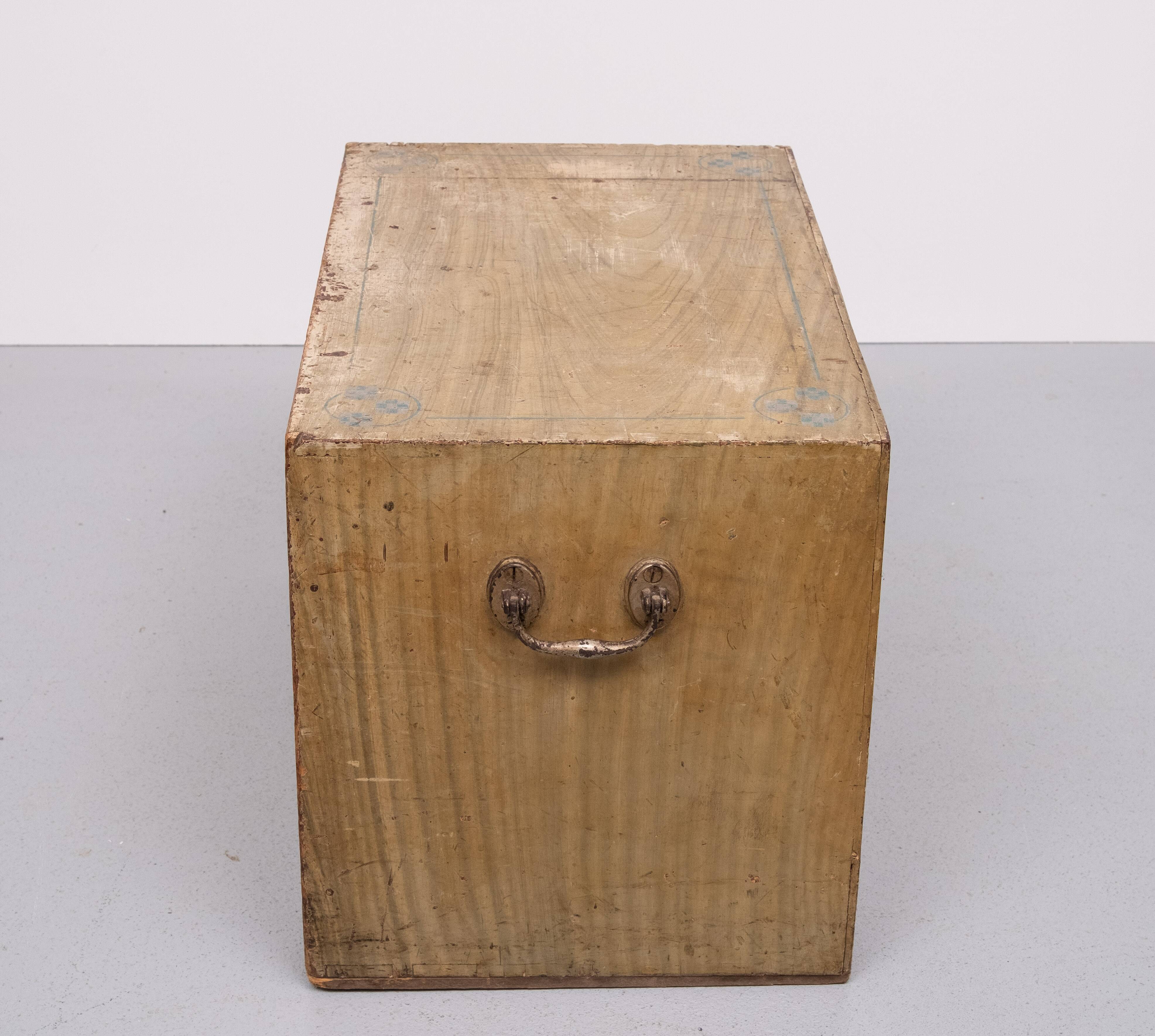 Commode homme avec tiroirs du XIXe siècle