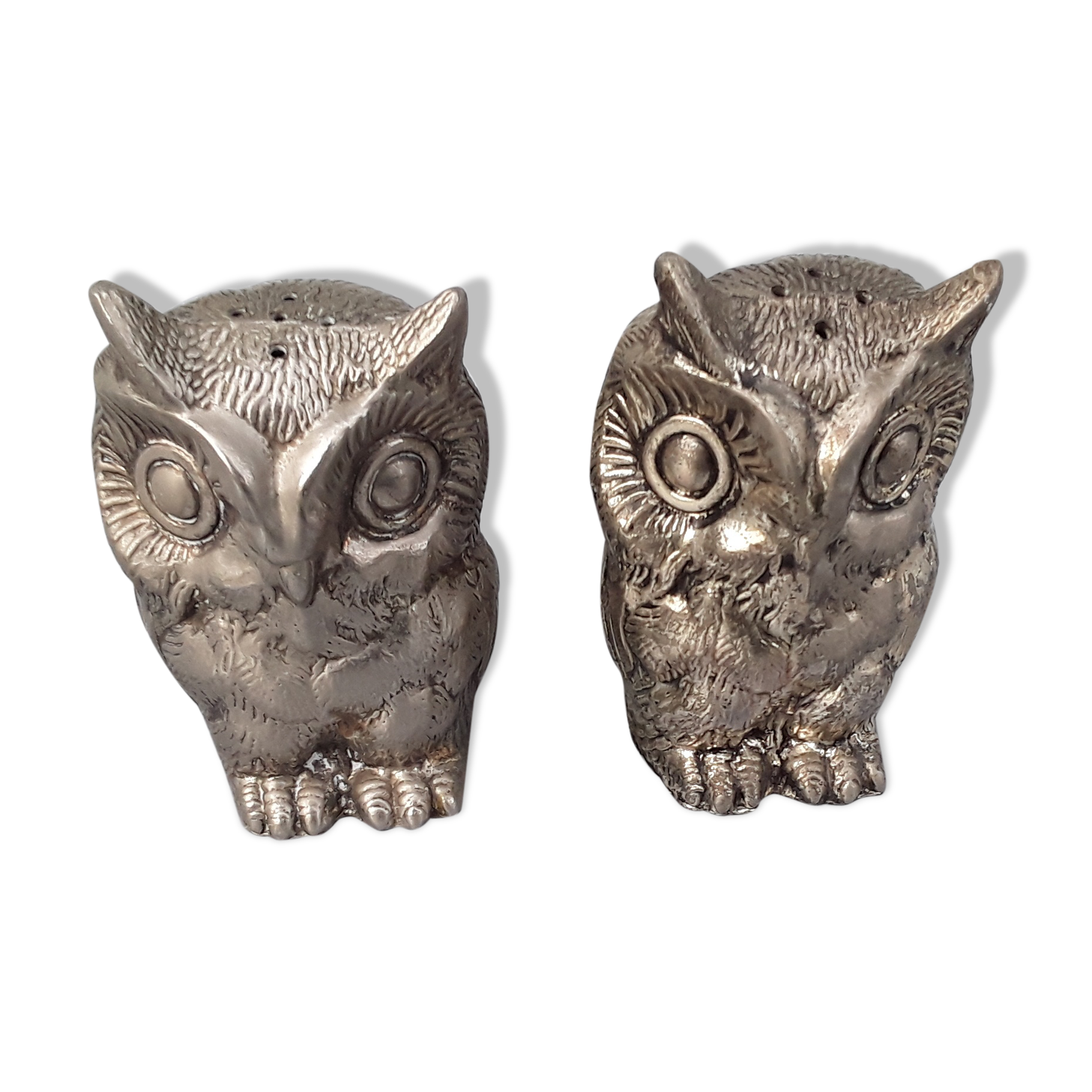 Metal owl salt & pepper shakers