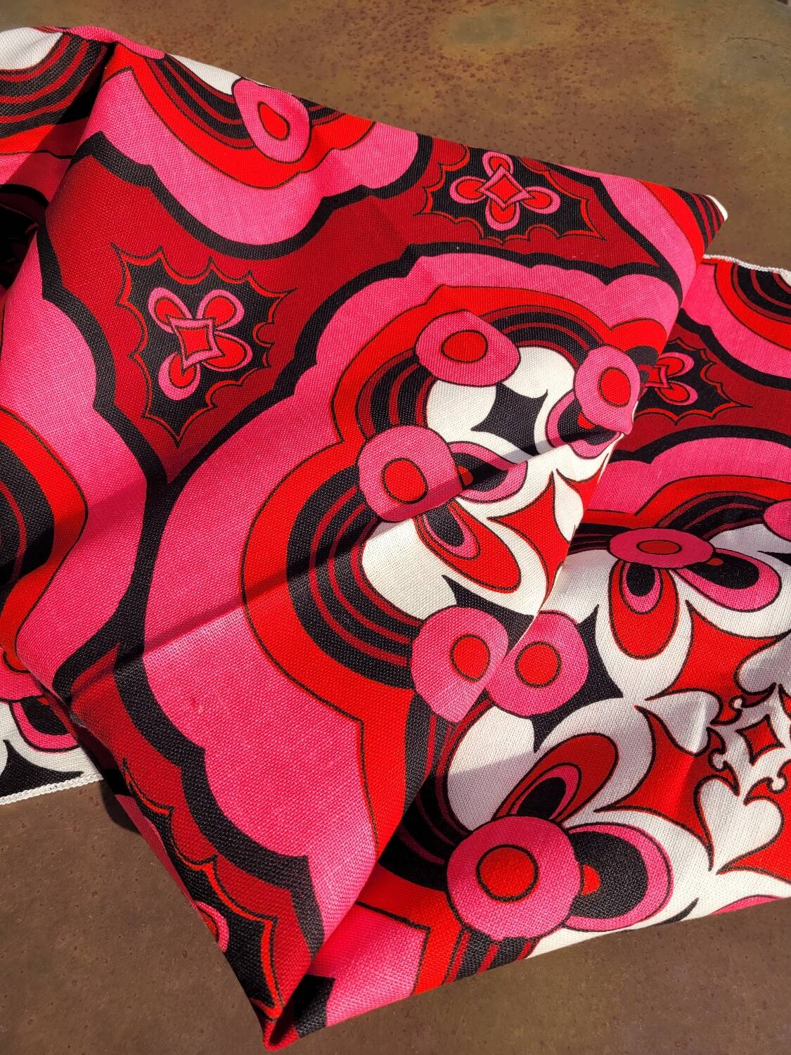 Nappe 137x130cm en tissu imprimé vintage