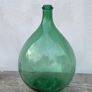 Grande dame Jeanne en verre vert