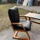 Ensemble mid-century 1960s : 2 fauteuils noirs en tissu et table basse bois et noire