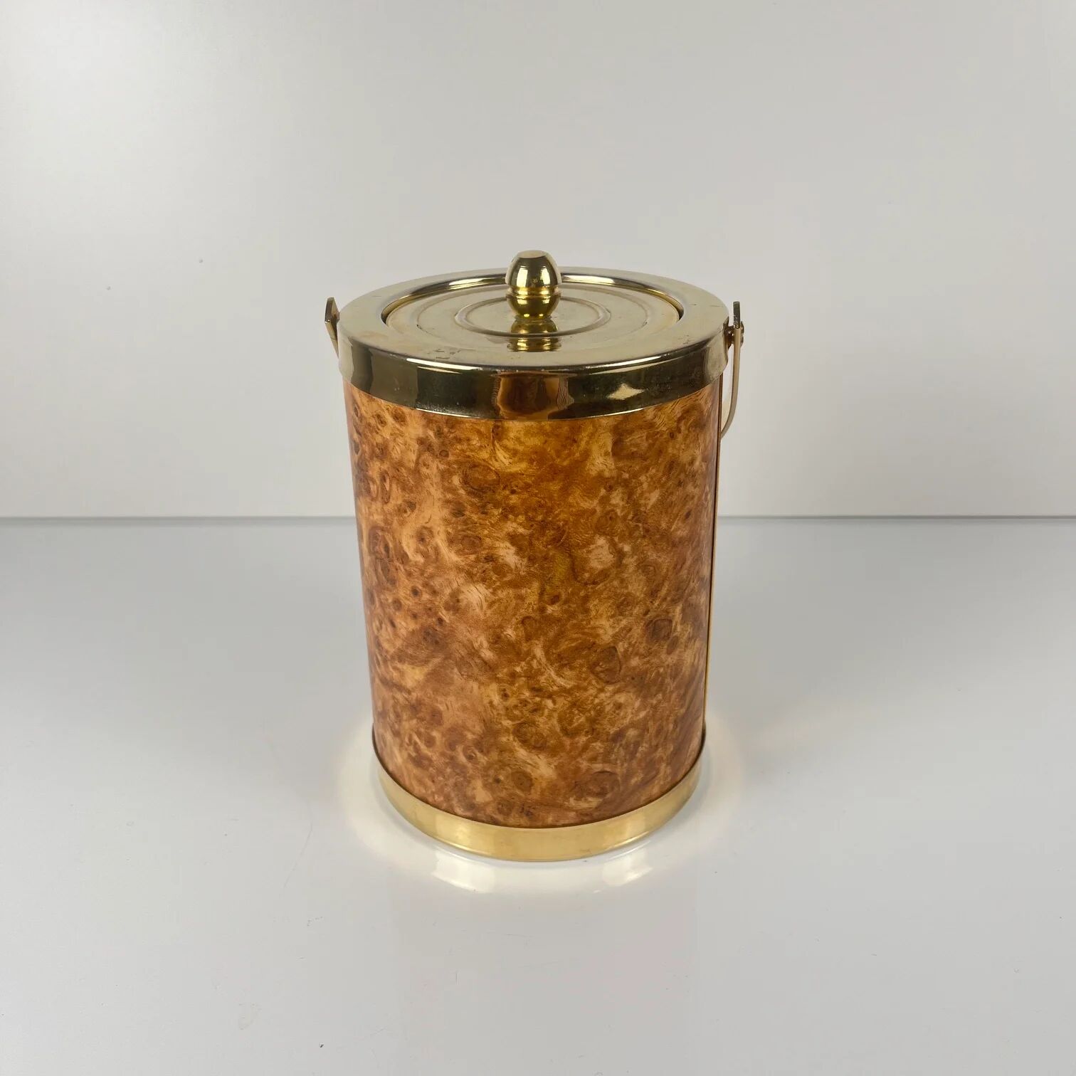 Vintage ice bucket in plastic with an elm burl effect, 1970.