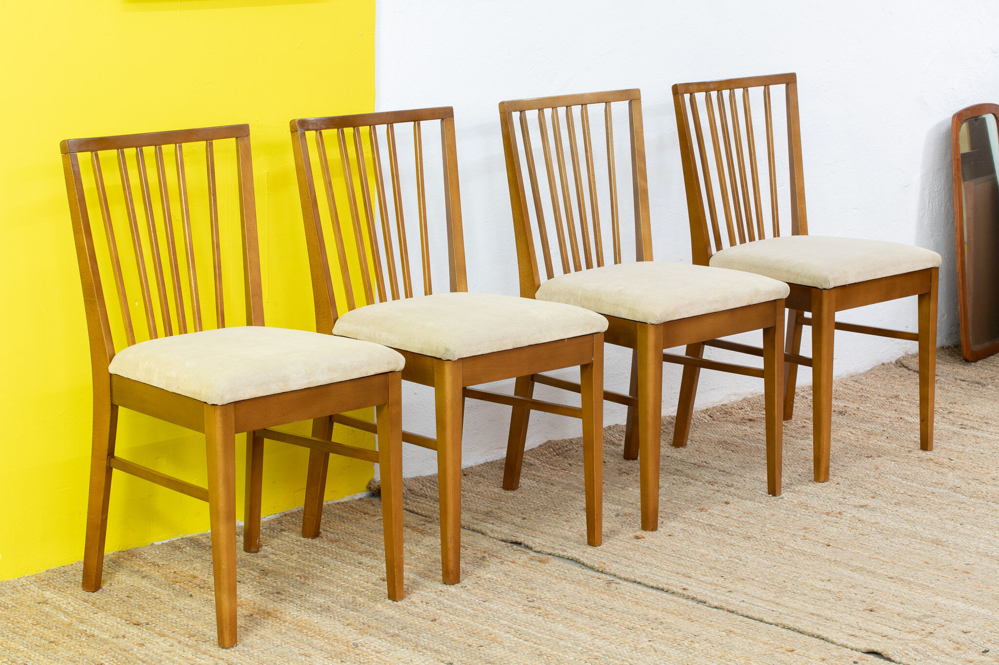 Vintage Scandinavian Chair – 46 cm