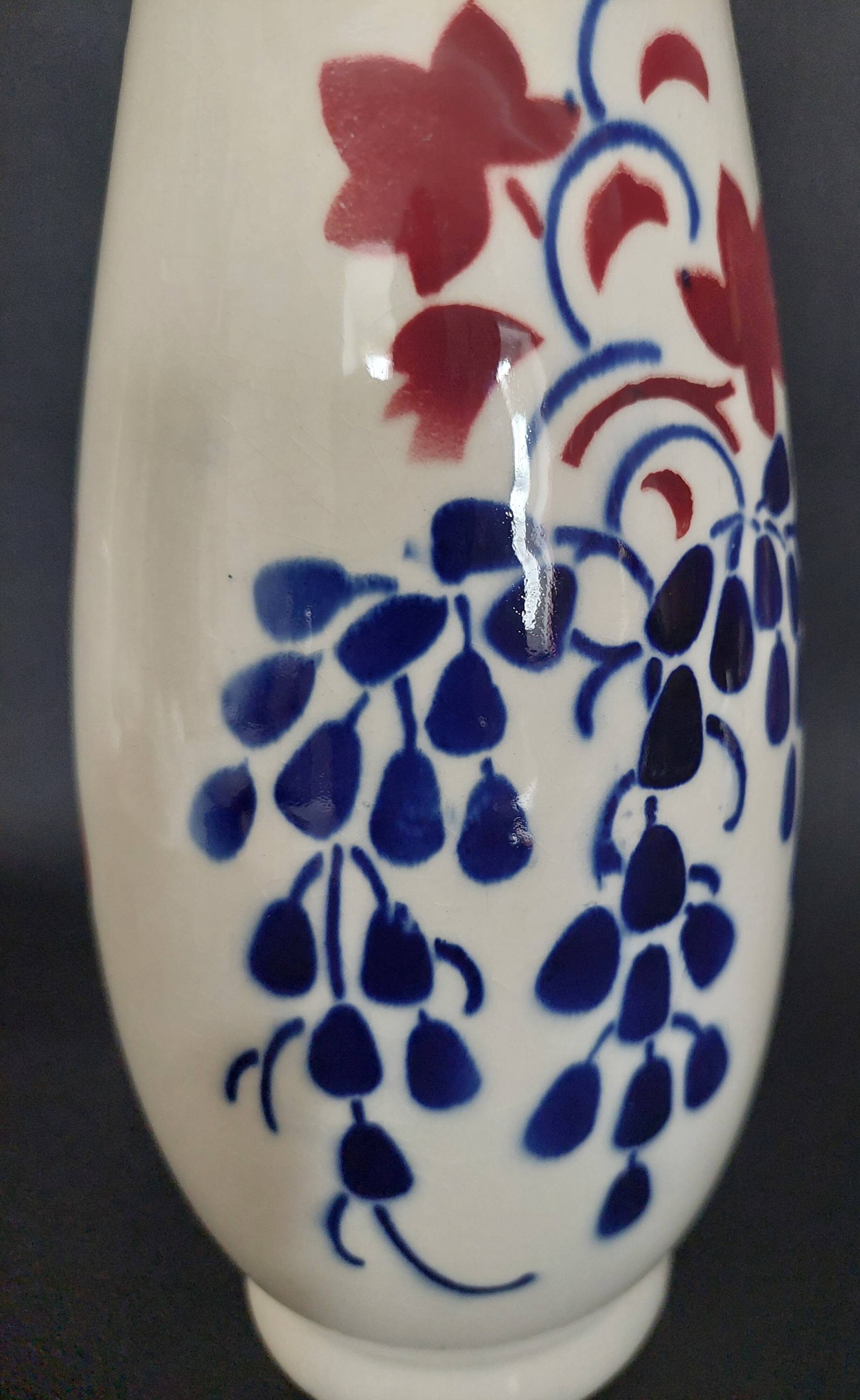 Geo Condé Lunéville KG vase with parakeets and grapes