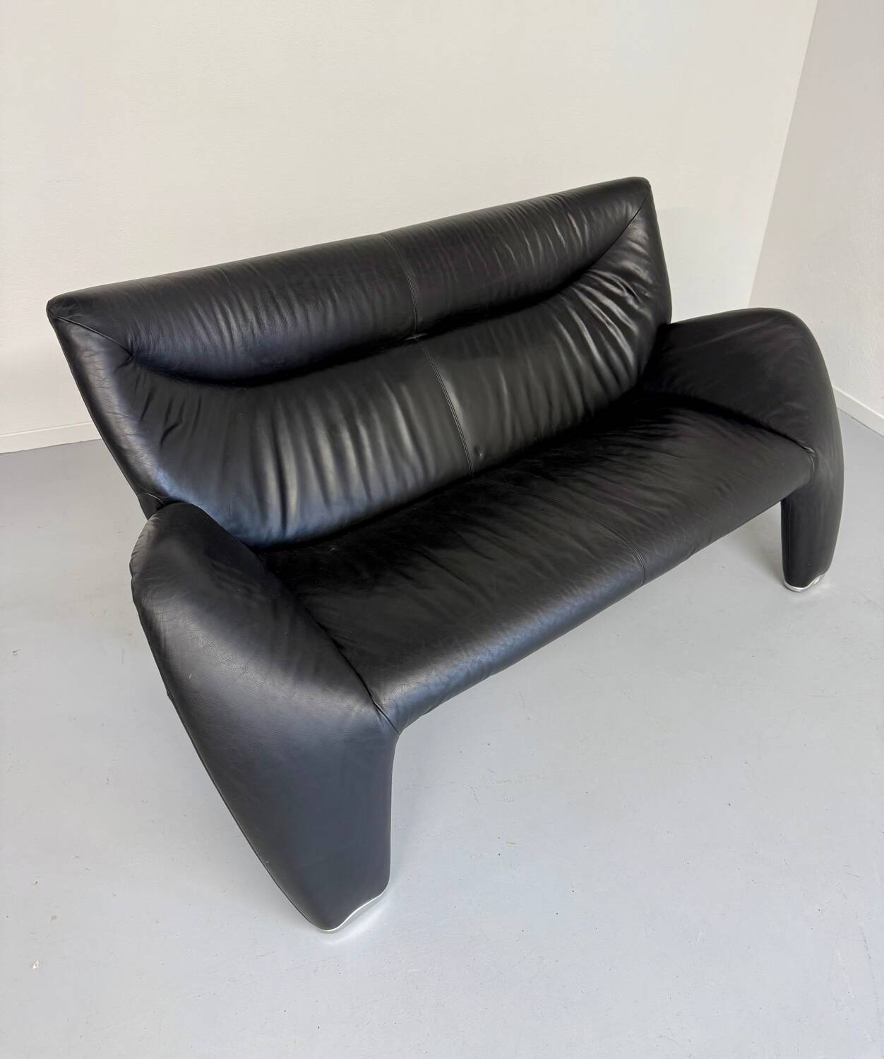 Old 2/3 seater lounge sofa designed by Jan Armgardt for Leolux in black leather