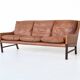Canapé scandinave trois places en palissandre et cuir marron Danemark 1960