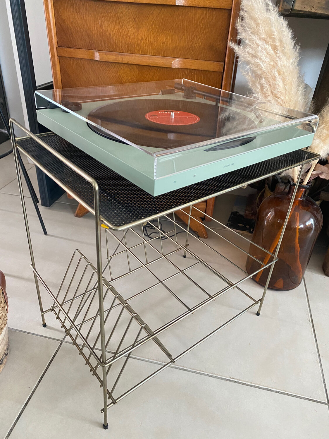 Vintage vinyl table