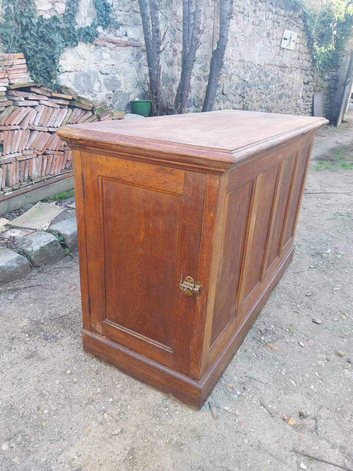 Island counter draper's furniture in oak