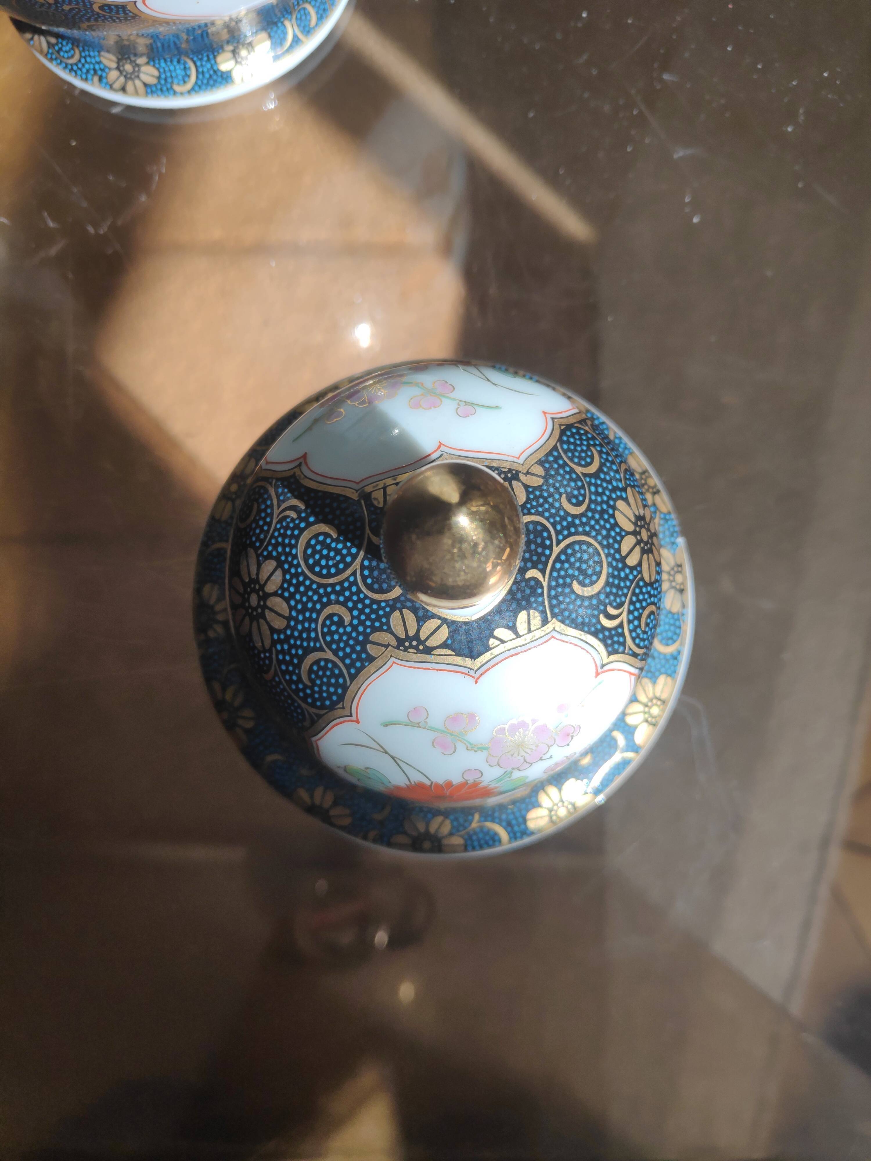 Japanese vase or urn